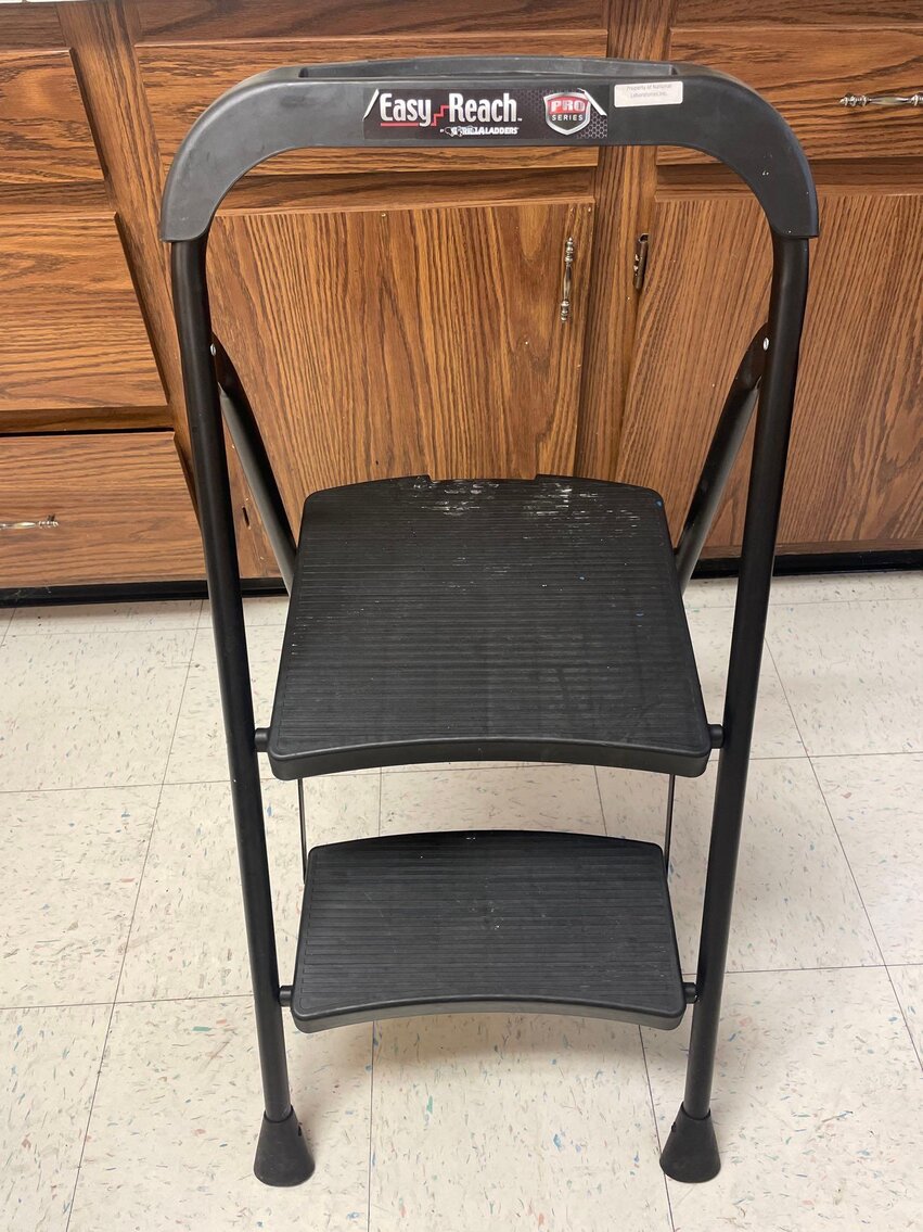 Image for 2006 Jeep Commander, Office / School Equipment and Furniture, Electronics, and Home Decor (Secor)