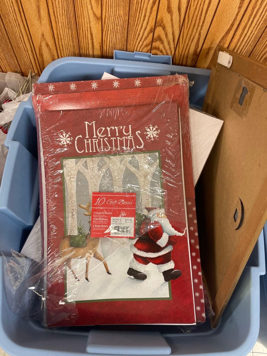 Image for 2006 Jeep Commander, Office / School Equipment and Furniture, Electronics, and Home Decor (Secor)