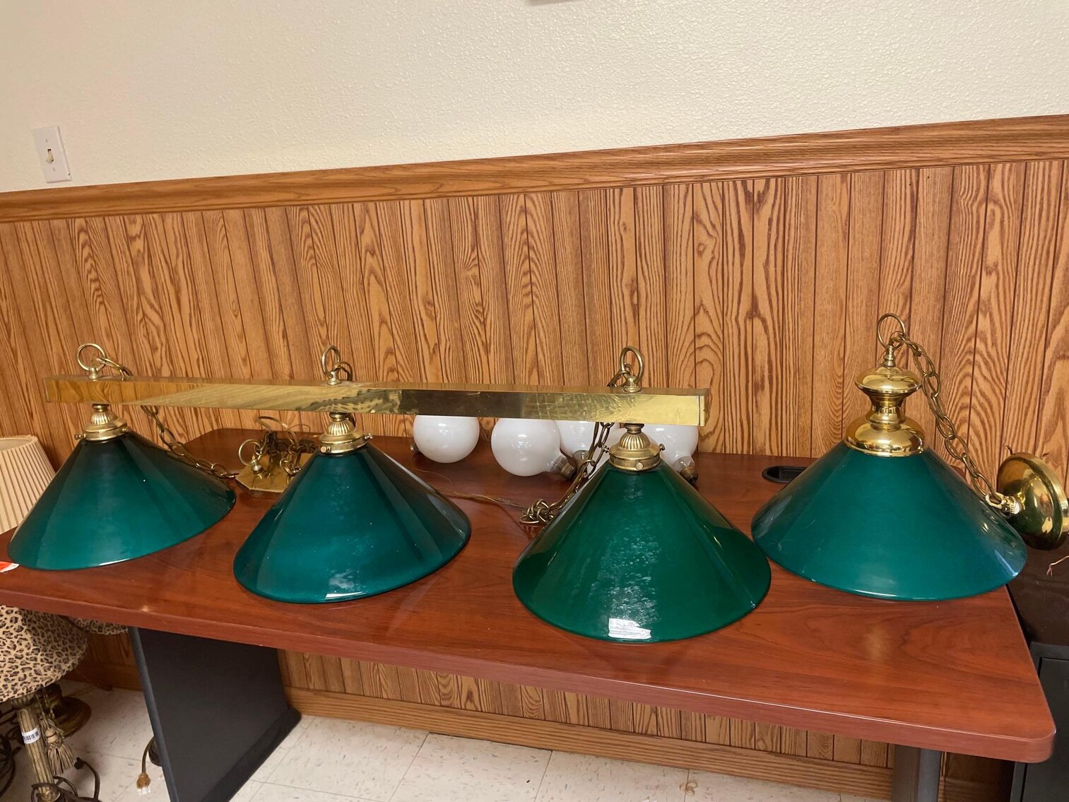 Image for 2006 Jeep Commander, Office / School Equipment and Furniture, Electronics, and Home Decor (Secor)