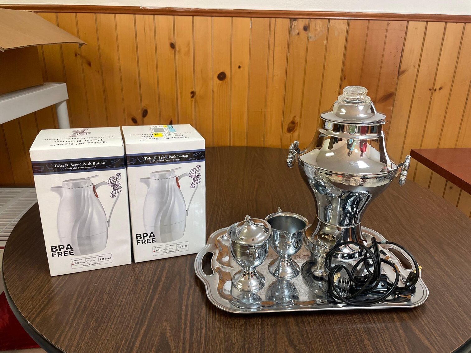 Image for 2006 Jeep Commander, Office / School Equipment and Furniture, Electronics, and Home Decor (Secor)