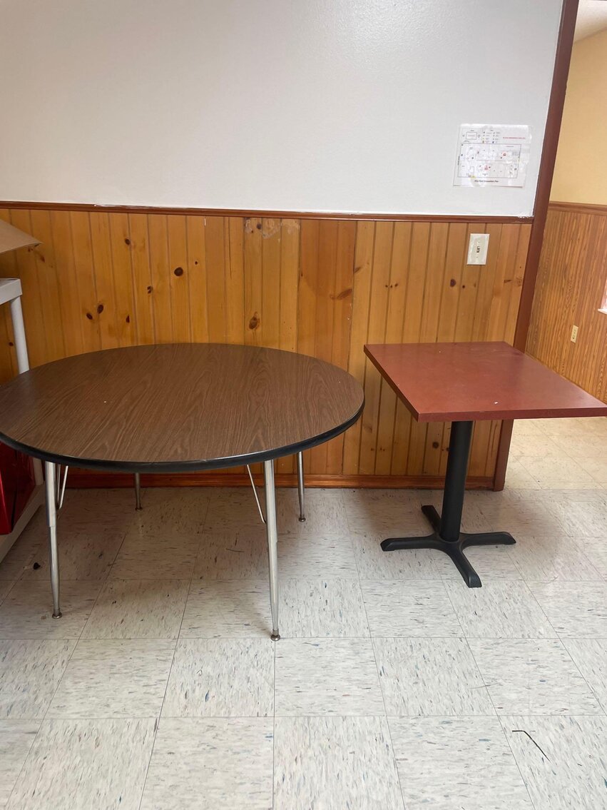 Image for 2006 Jeep Commander, Office / School Equipment and Furniture, Electronics, and Home Decor (Secor)