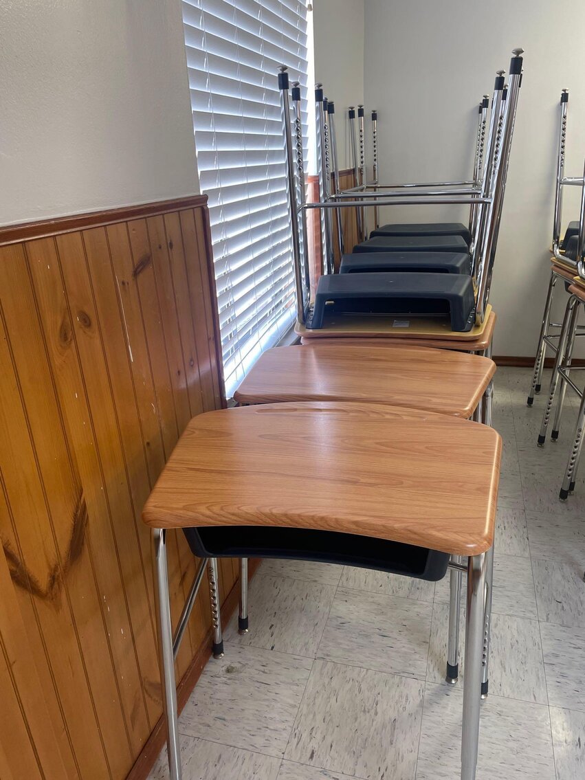 Image for 2006 Jeep Commander, Office / School Equipment and Furniture, Electronics, and Home Decor (Secor)