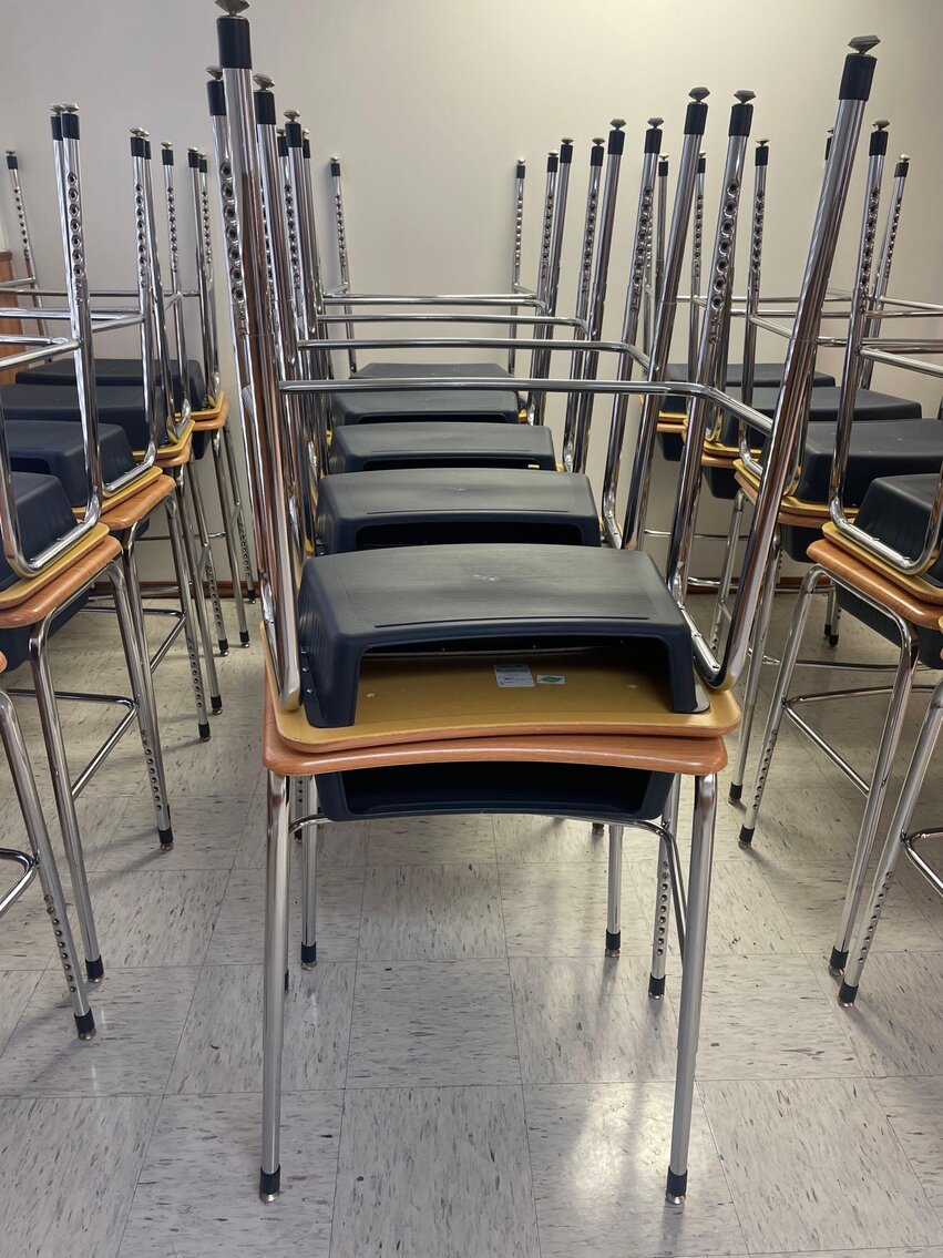 Image for 2006 Jeep Commander, Office / School Equipment and Furniture, Electronics, and Home Decor (Secor)