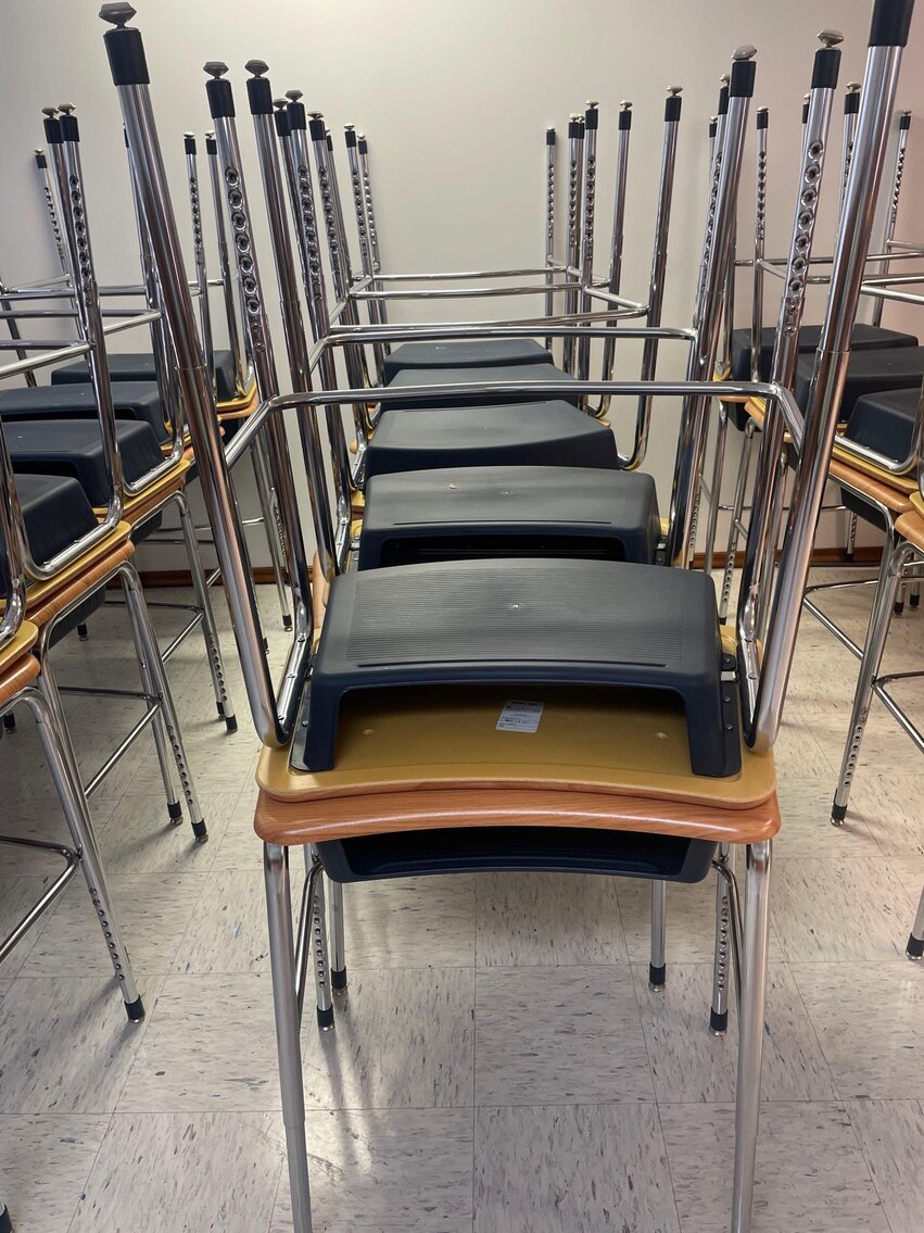 Image for 2006 Jeep Commander, Office / School Equipment and Furniture, Electronics, and Home Decor (Secor)