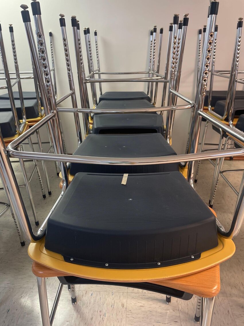 Image for 2006 Jeep Commander, Office / School Equipment and Furniture, Electronics, and Home Decor (Secor)