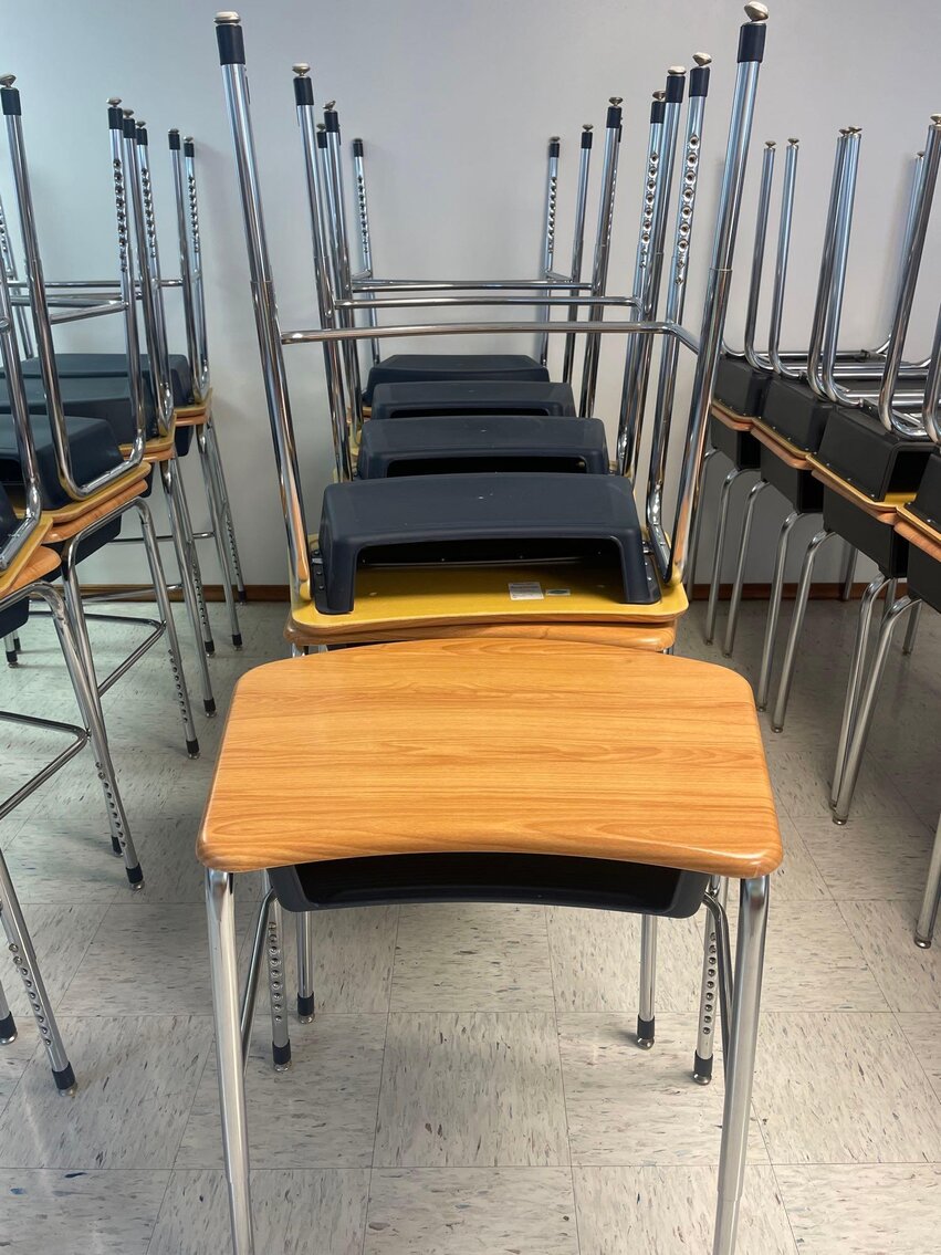 Image for 2006 Jeep Commander, Office / School Equipment and Furniture, Electronics, and Home Decor (Secor)