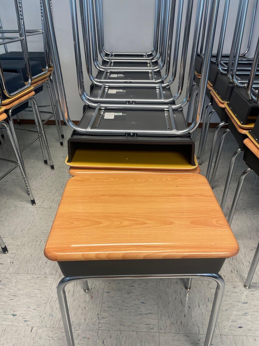 Image for 2006 Jeep Commander, Office / School Equipment and Furniture, Electronics, and Home Decor (Secor)