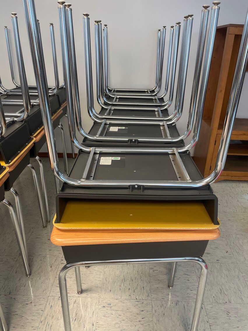 Image for 2006 Jeep Commander, Office / School Equipment and Furniture, Electronics, and Home Decor (Secor)