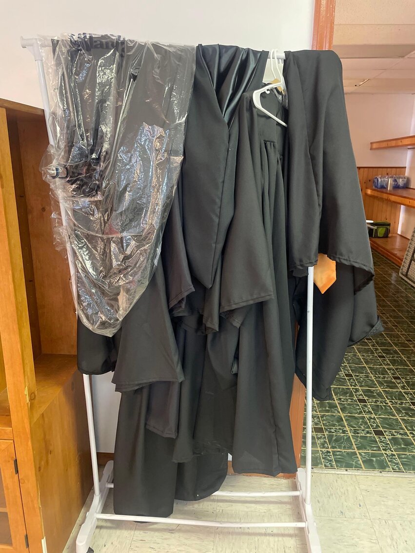 Image for 2006 Jeep Commander, Office / School Equipment and Furniture, Electronics, and Home Decor (Secor)