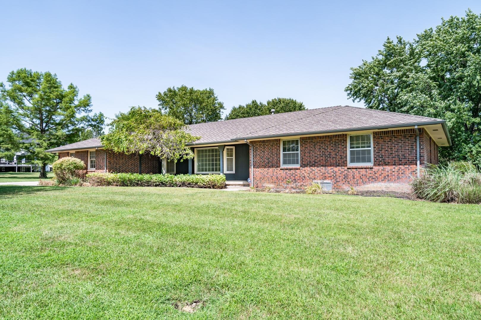 14408 E Willowbend Cir, Wichita, KS: ONLINE ONLY REAL ESTATE AUCTION photo 2