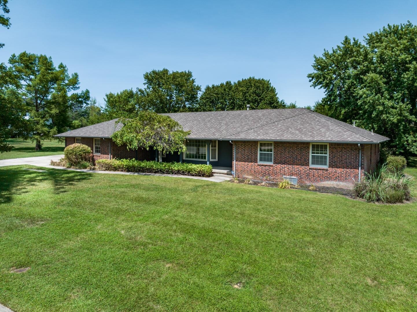 14408 E Willowbend Cir, Wichita, KS: ONLINE ONLY REAL ESTATE AUCTION photo 4
