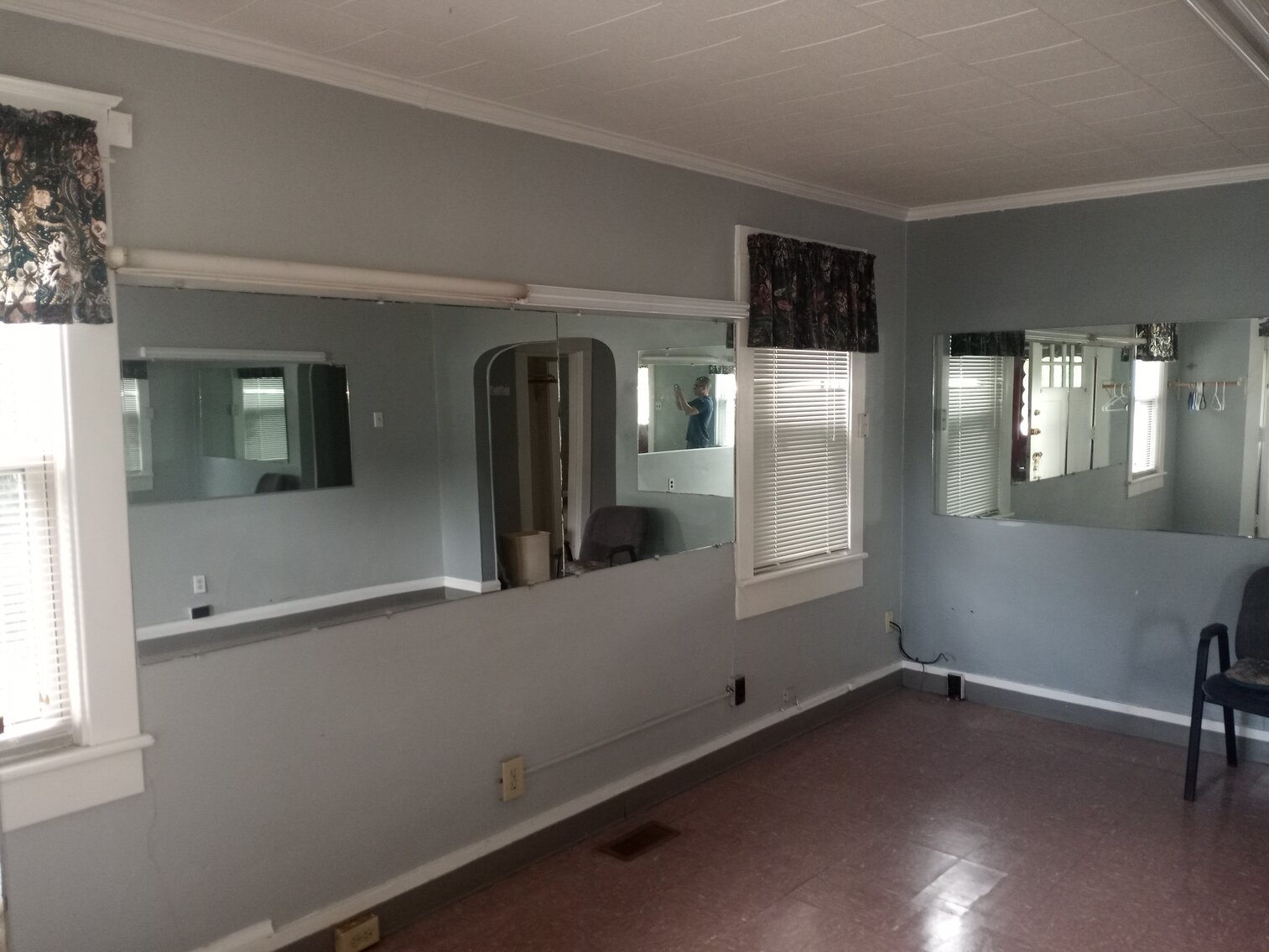 Image for Commercial Investment Opportunity. Former Nail and Hair Salon