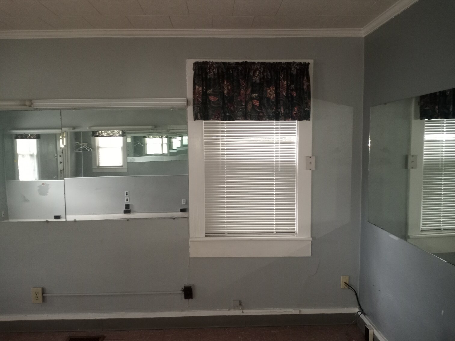 Image for Commercial Investment Opportunity. Former Nail and Hair Salon