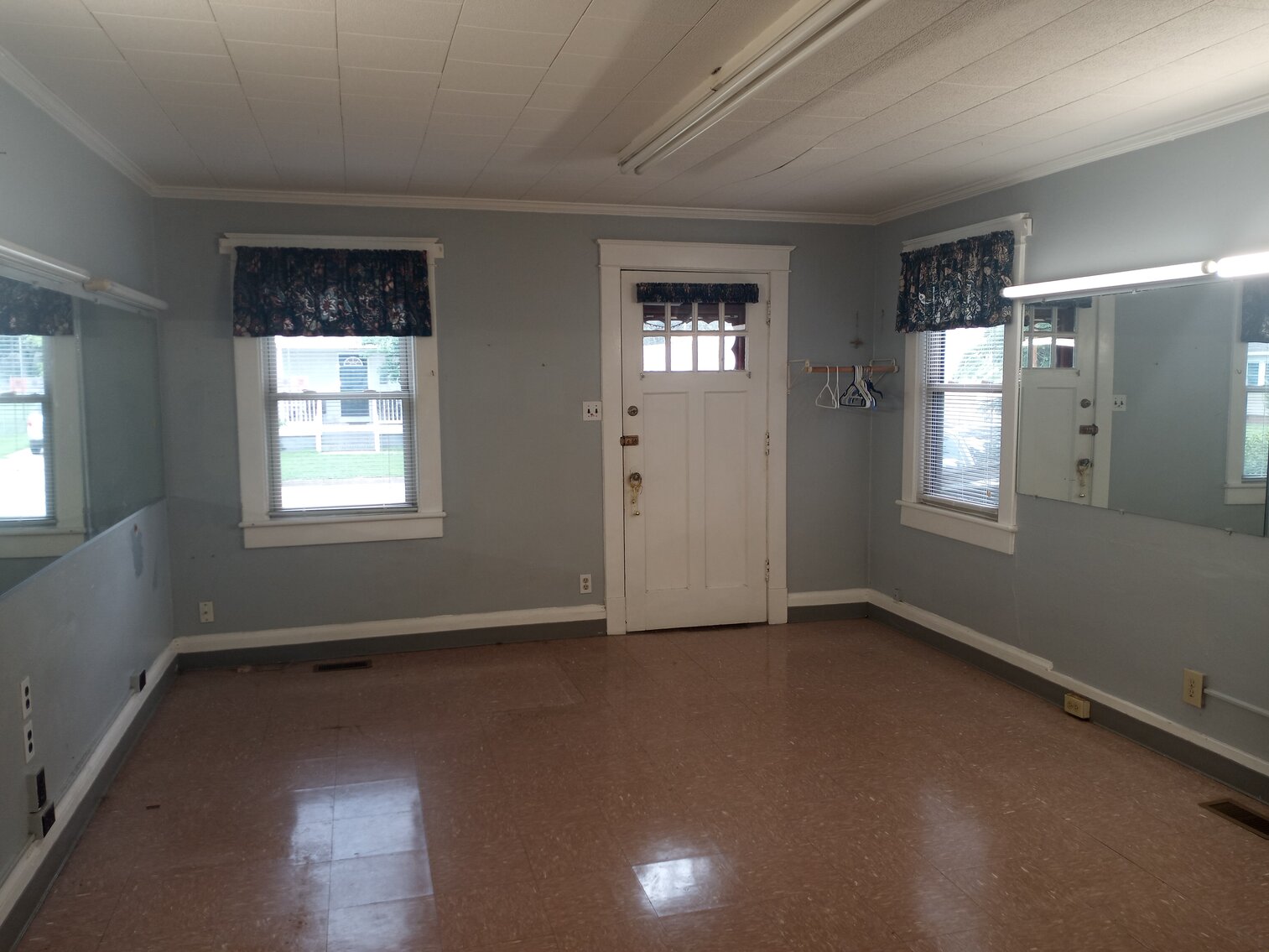 Image for Commercial Investment Opportunity. Former Nail and Hair Salon