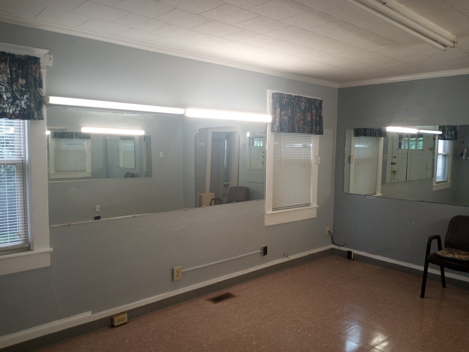 Image for Commercial Investment Opportunity. Former Nail and Hair Salon