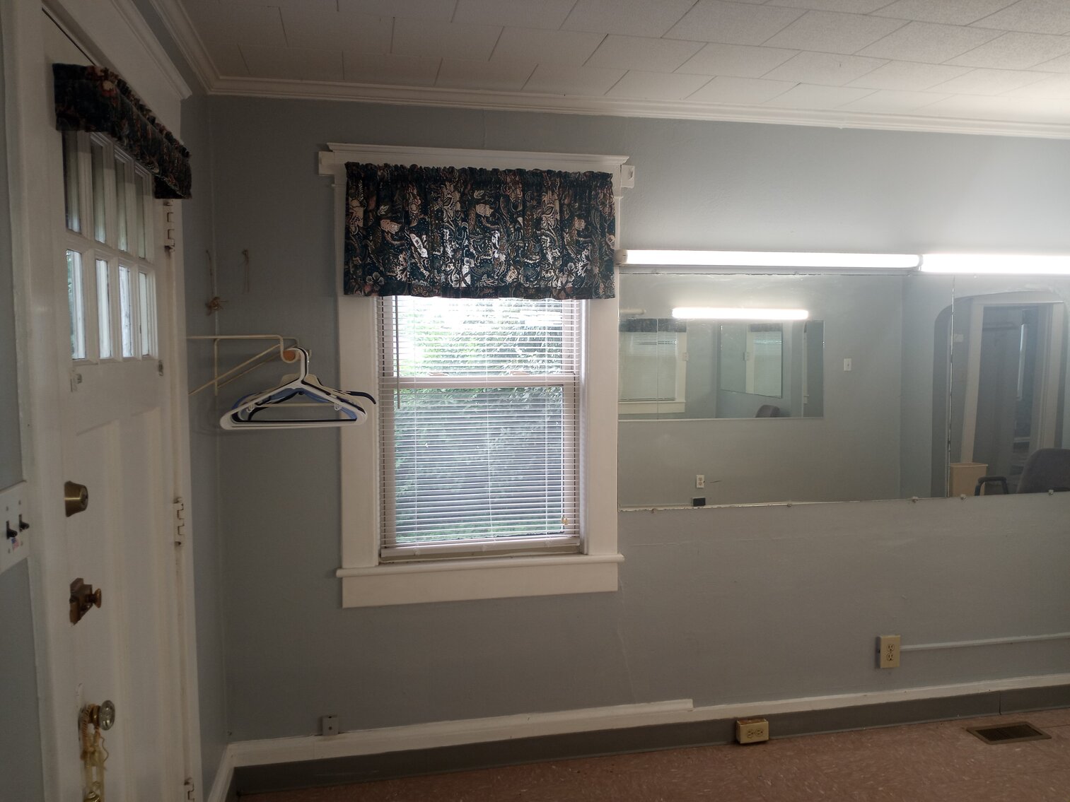 Image for Commercial Investment Opportunity. Former Nail and Hair Salon