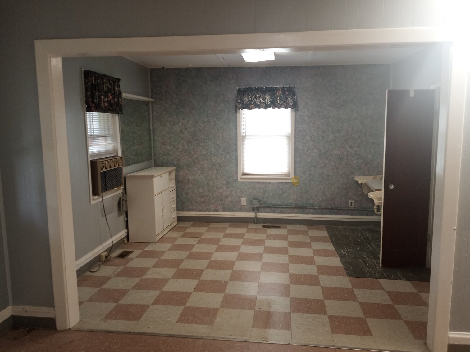 Image for Commercial Investment Opportunity. Former Nail and Hair Salon