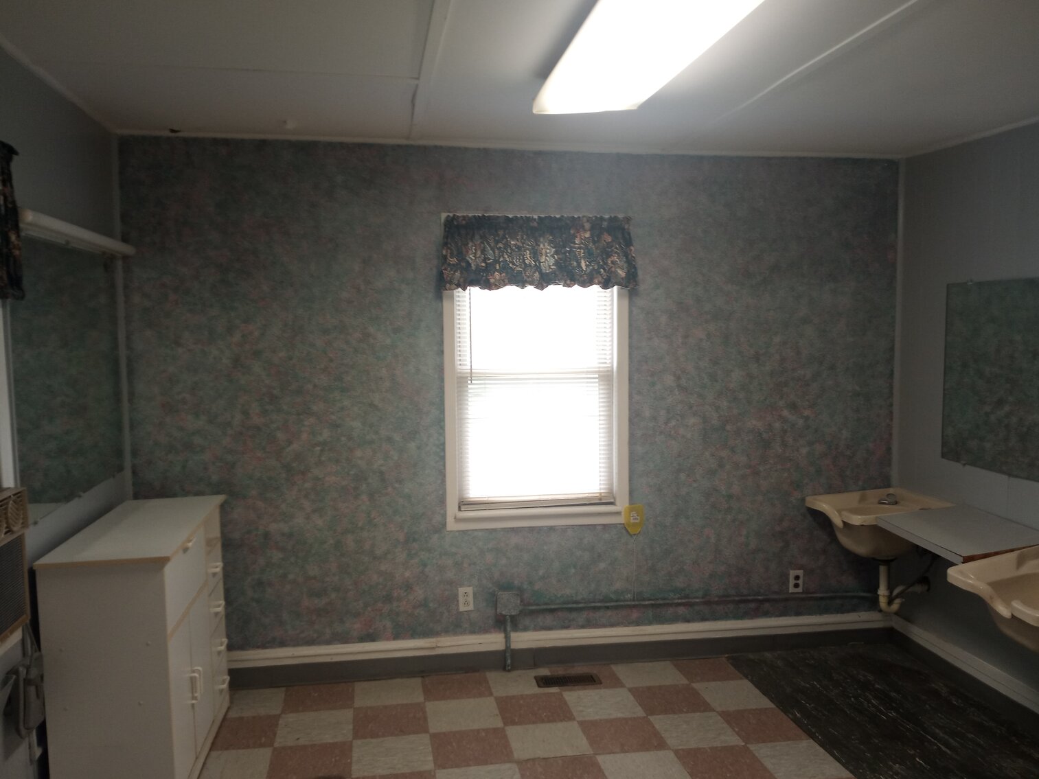 Image for Commercial Investment Opportunity. Former Nail and Hair Salon