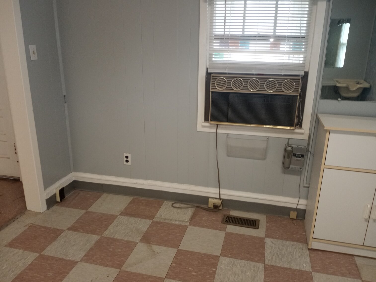 Image for Commercial Investment Opportunity. Former Nail and Hair Salon