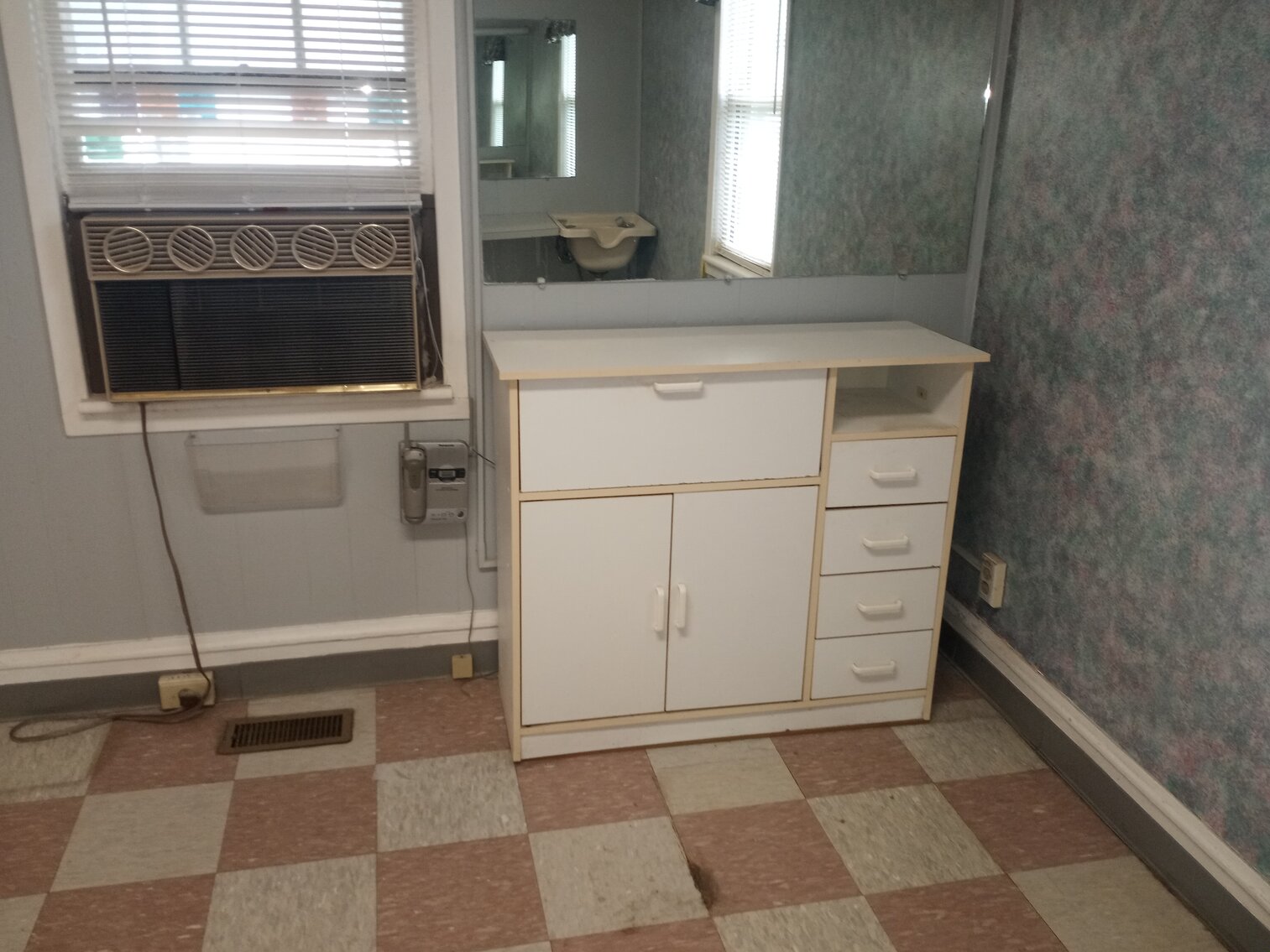 Image for Commercial Investment Opportunity. Former Nail and Hair Salon