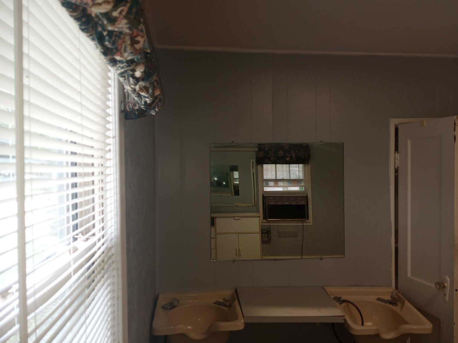 Image for Commercial Investment Opportunity. Former Nail and Hair Salon