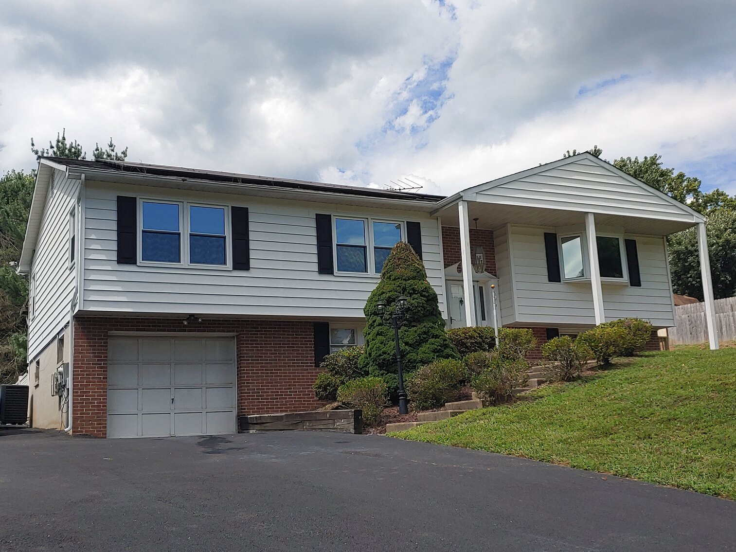 Image for 3 BR BRICK & VINYL SIDED SPLIT LEVEL HOME ON 0.57+/- AC W/ 18’ X 40’ INGROUND POOL; SALTWATER & FRESHWATER FISHING GEAR, 80+ HEAVY DUTY RODS & REELS, COLLECTIBLES, MEMORABILIA, FURNITURE & HOUSEHOLD ITEMS