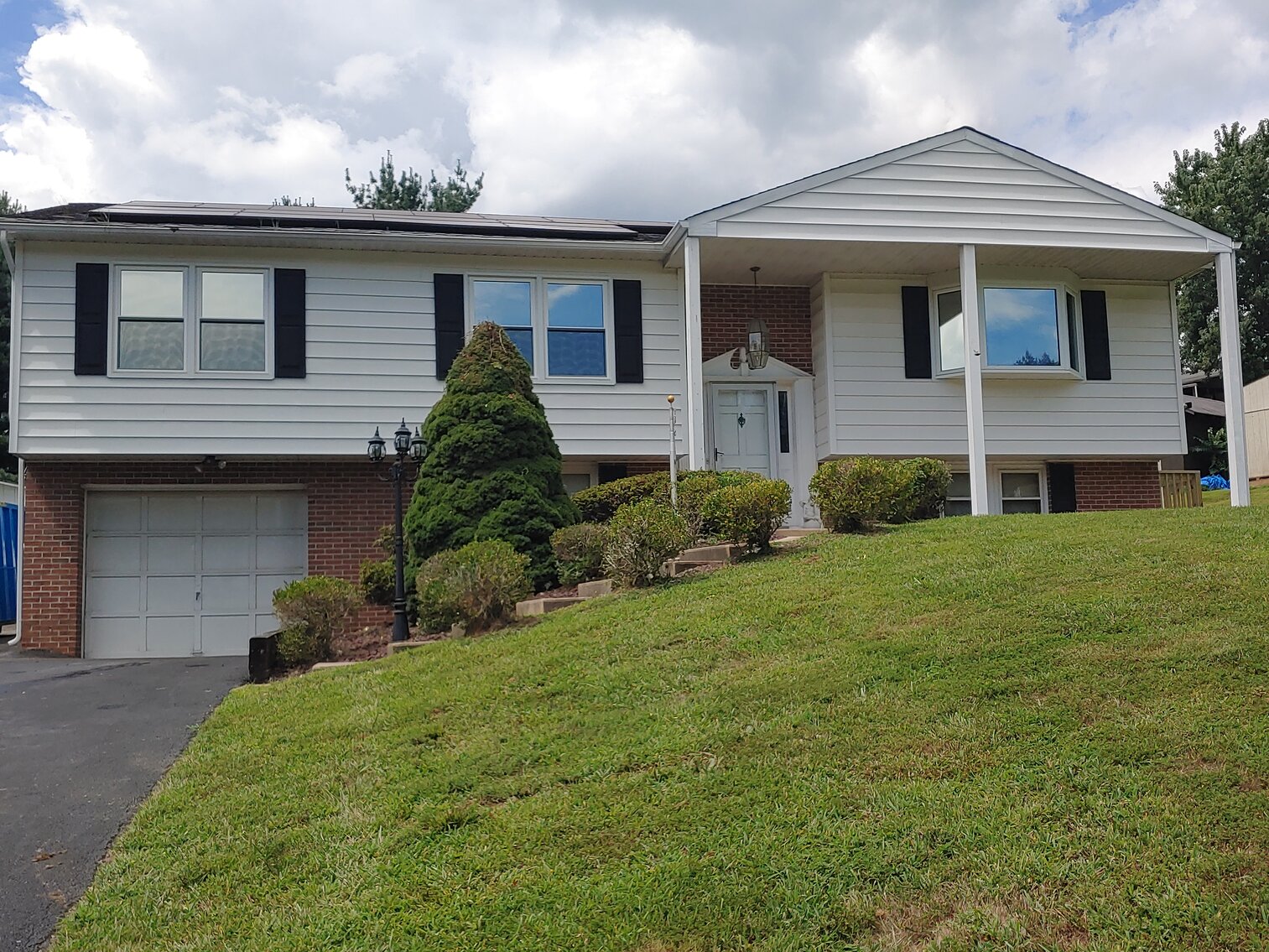 Image for 3 BR BRICK & VINYL SIDED SPLIT LEVEL HOME ON 0.57+/- AC W/ 18’ X 40’ INGROUND POOL; SALTWATER & FRESHWATER FISHING GEAR, 80+ HEAVY DUTY RODS & REELS, COLLECTIBLES, MEMORABILIA, FURNITURE & HOUSEHOLD ITEMS