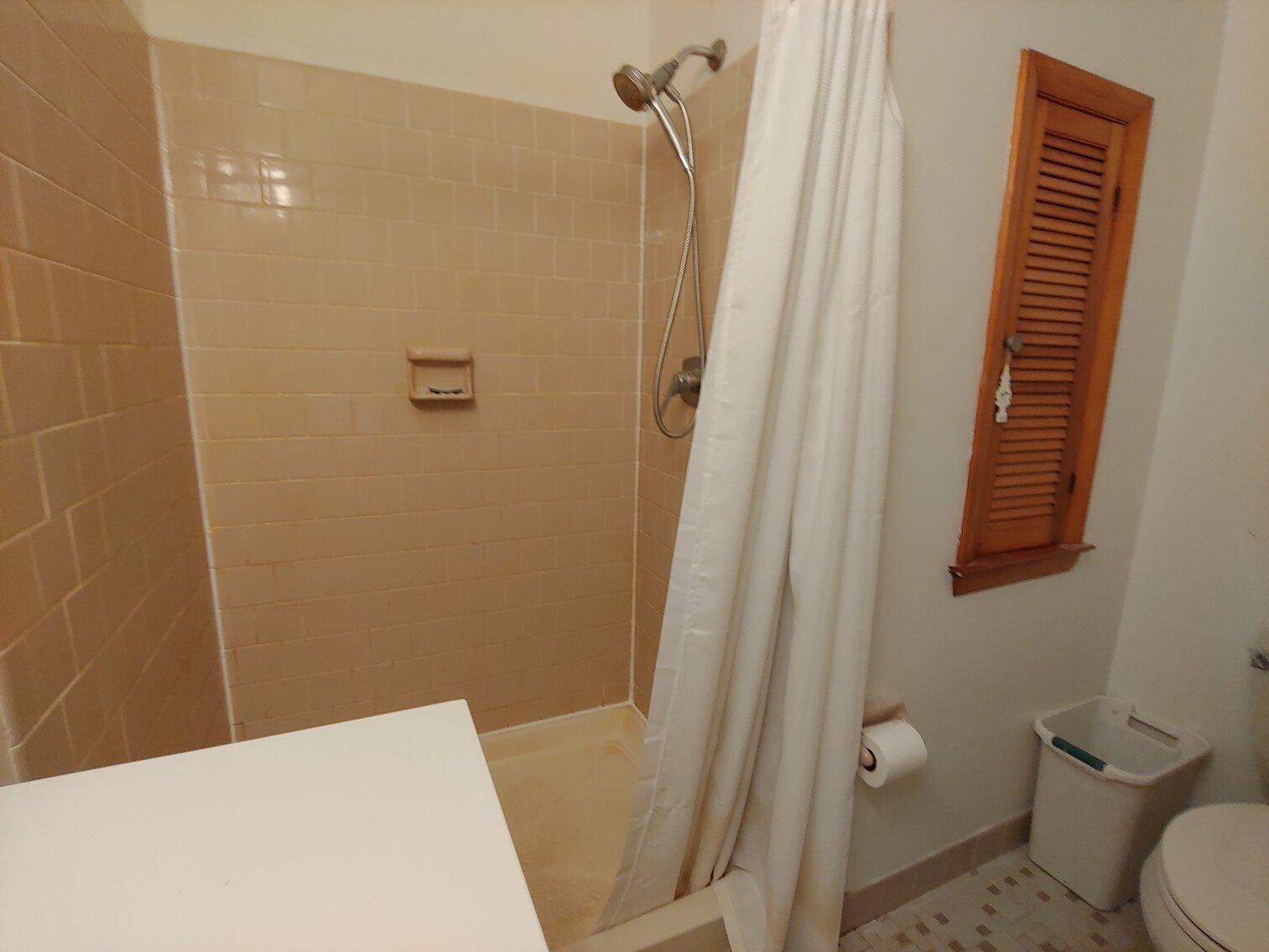 Image for 3 BR BRICK & VINYL SIDED SPLIT LEVEL HOME ON 0.57+/- AC W/ 18’ X 40’ INGROUND POOL; SALTWATER & FRESHWATER FISHING GEAR, 80+ HEAVY DUTY RODS & REELS, COLLECTIBLES, MEMORABILIA, FURNITURE & HOUSEHOLD ITEMS