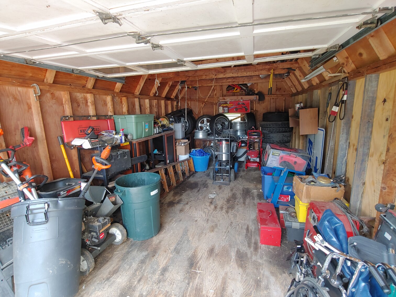 Image for 3 BR BRICK & VINYL SIDED SPLIT LEVEL HOME ON 0.57+/- AC W/ 18’ X 40’ INGROUND POOL; SALTWATER & FRESHWATER FISHING GEAR, 80+ HEAVY DUTY RODS & REELS, COLLECTIBLES, MEMORABILIA, FURNITURE & HOUSEHOLD ITEMS