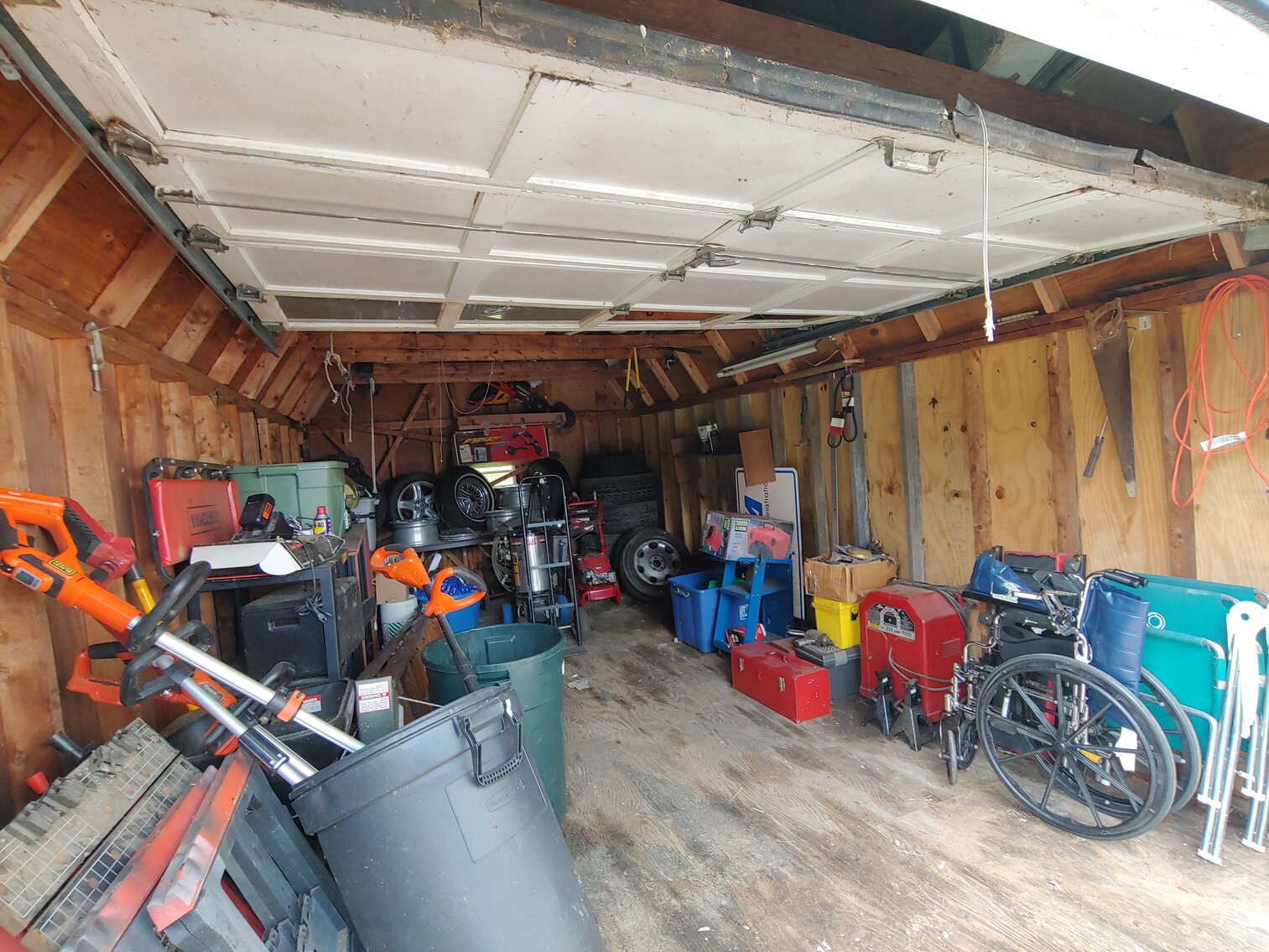 Image for 3 BR BRICK & VINYL SIDED SPLIT LEVEL HOME ON 0.57+/- AC W/ 18’ X 40’ INGROUND POOL; SALTWATER & FRESHWATER FISHING GEAR, 80+ HEAVY DUTY RODS & REELS, COLLECTIBLES, MEMORABILIA, FURNITURE & HOUSEHOLD ITEMS