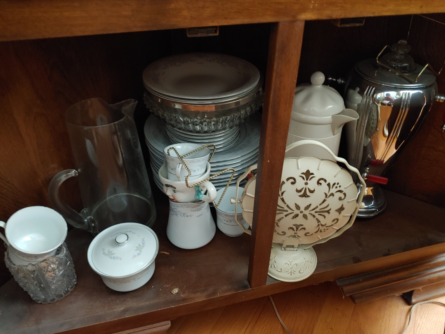 Image for 3 BR BRICK & VINYL SIDED SPLIT LEVEL HOME ON 0.57+/- AC W/ 18’ X 40’ INGROUND POOL; SALTWATER & FRESHWATER FISHING GEAR, 80+ HEAVY DUTY RODS & REELS, COLLECTIBLES, MEMORABILIA, FURNITURE & HOUSEHOLD ITEMS