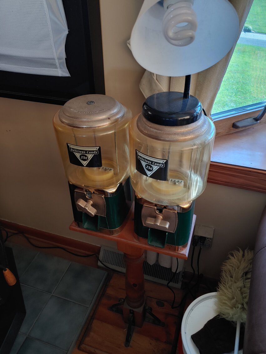 Image for 3 BR BRICK & VINYL SIDED SPLIT LEVEL HOME ON 0.57+/- AC W/ 18’ X 40’ INGROUND POOL; SALTWATER & FRESHWATER FISHING GEAR, 80+ HEAVY DUTY RODS & REELS, COLLECTIBLES, MEMORABILIA, FURNITURE & HOUSEHOLD ITEMS