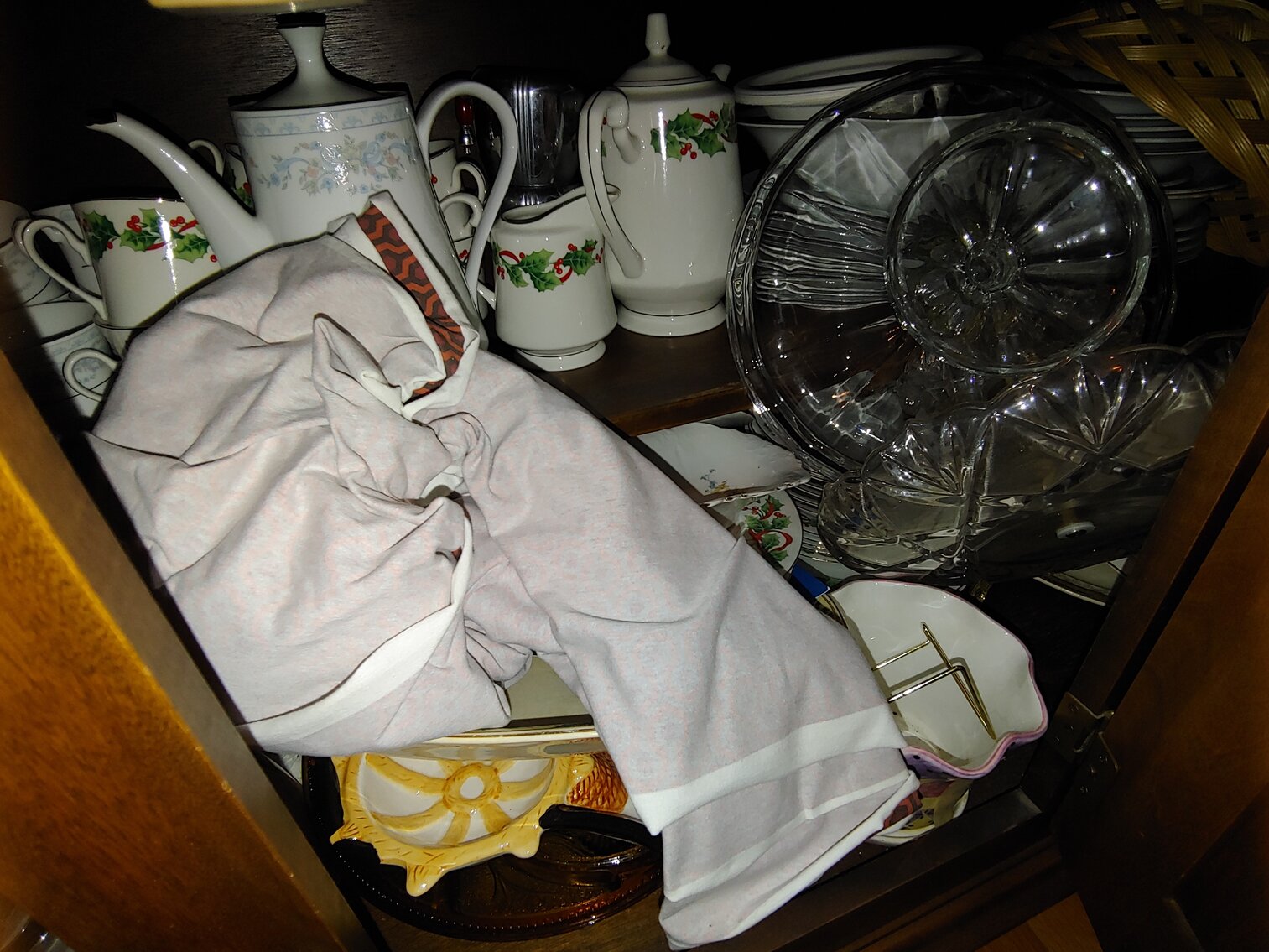 Image for 3 BR BRICK & VINYL SIDED SPLIT LEVEL HOME ON 0.57+/- AC W/ 18’ X 40’ INGROUND POOL; SALTWATER & FRESHWATER FISHING GEAR, 80+ HEAVY DUTY RODS & REELS, COLLECTIBLES, MEMORABILIA, FURNITURE & HOUSEHOLD ITEMS