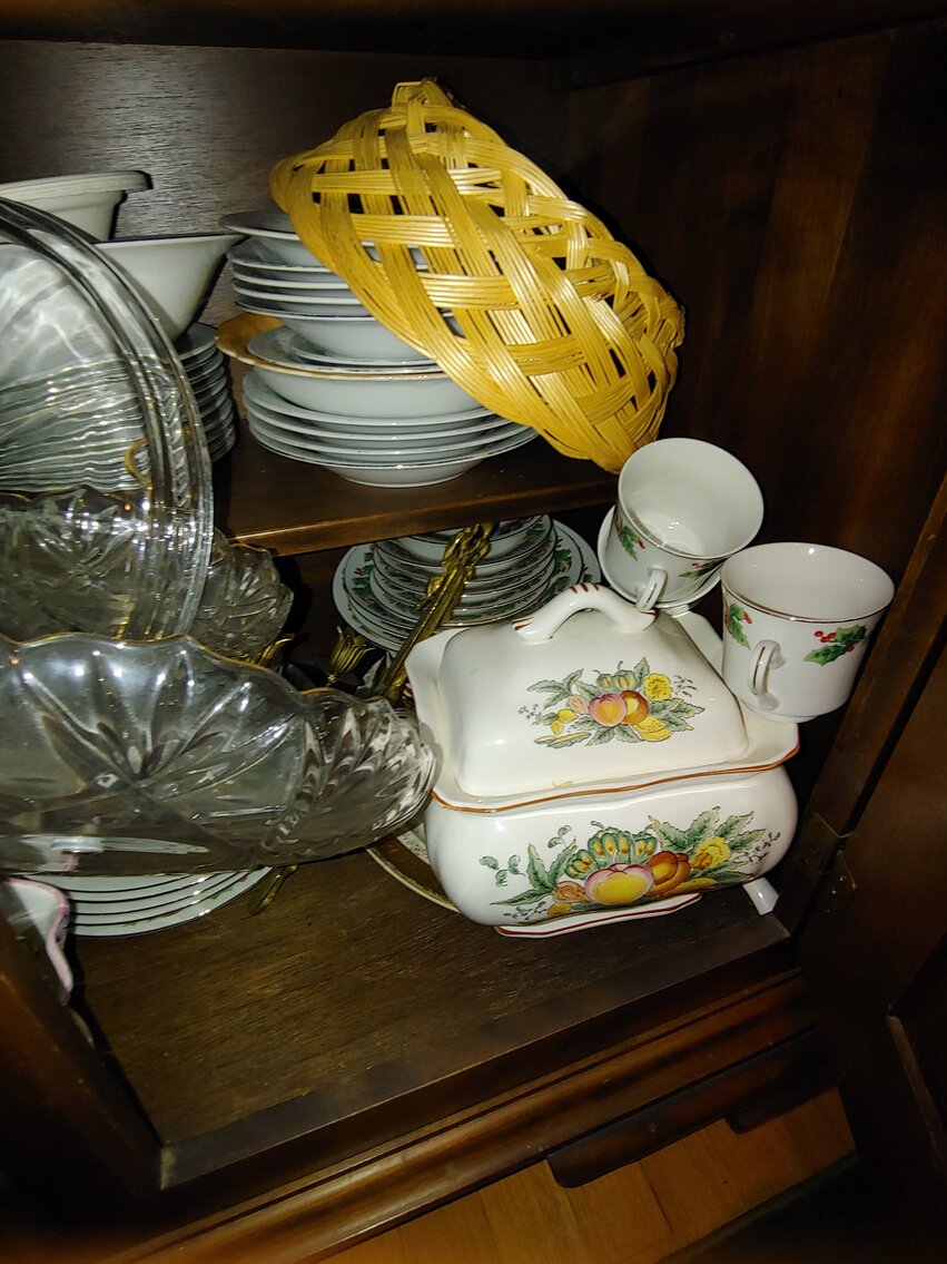 Image for 3 BR BRICK & VINYL SIDED SPLIT LEVEL HOME ON 0.57+/- AC W/ 18’ X 40’ INGROUND POOL; SALTWATER & FRESHWATER FISHING GEAR, 80+ HEAVY DUTY RODS & REELS, COLLECTIBLES, MEMORABILIA, FURNITURE & HOUSEHOLD ITEMS