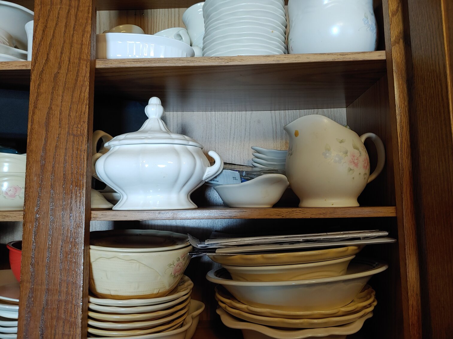 Image for 3 BR BRICK & VINYL SIDED SPLIT LEVEL HOME ON 0.57+/- AC W/ 18’ X 40’ INGROUND POOL; SALTWATER & FRESHWATER FISHING GEAR, 80+ HEAVY DUTY RODS & REELS, COLLECTIBLES, MEMORABILIA, FURNITURE & HOUSEHOLD ITEMS