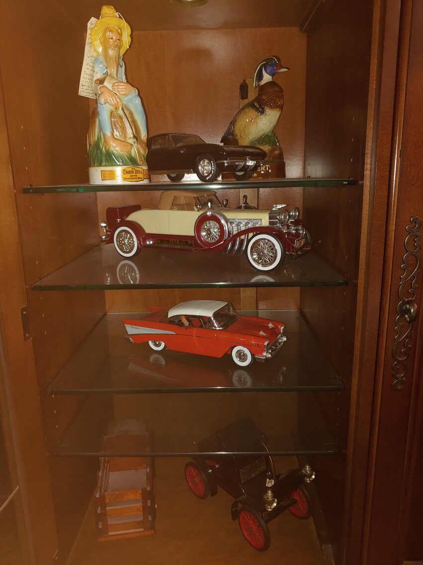 Image for 3 BR BRICK & VINYL SIDED SPLIT LEVEL HOME ON 0.57+/- AC W/ 18’ X 40’ INGROUND POOL; SALTWATER & FRESHWATER FISHING GEAR, 80+ HEAVY DUTY RODS & REELS, COLLECTIBLES, MEMORABILIA, FURNITURE & HOUSEHOLD ITEMS