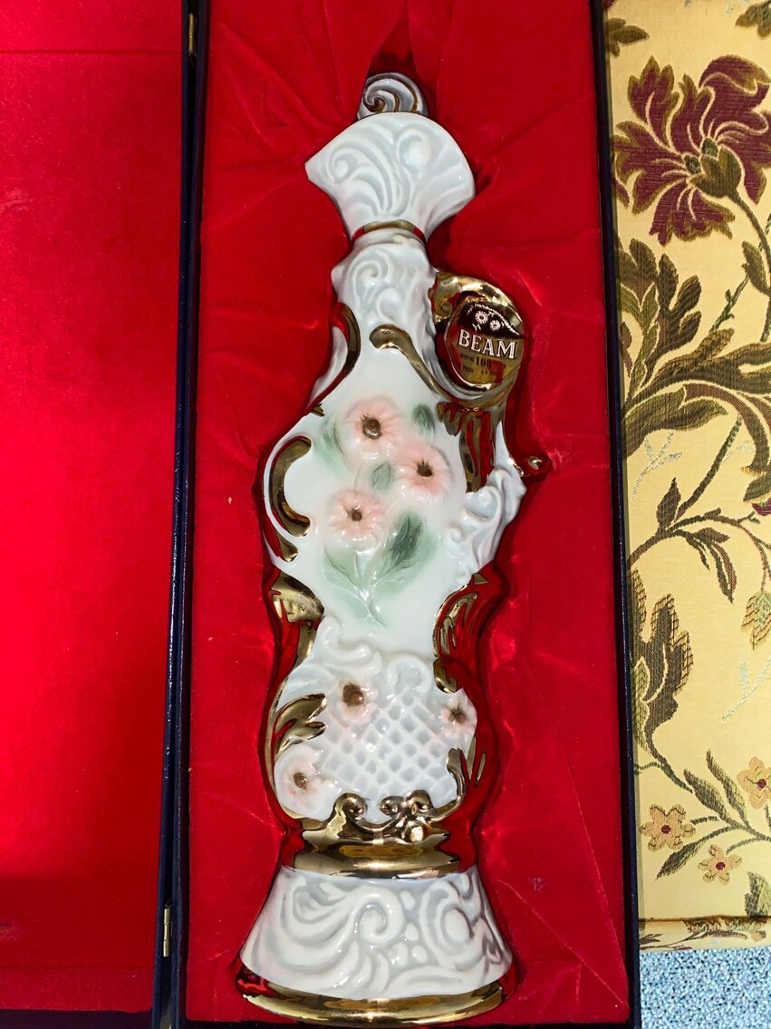 Image for Ford Edge, Electronics, Furniture, Home Decor, Outdoor Items, Tools/Auto Items, Comic Books (Weckerly)