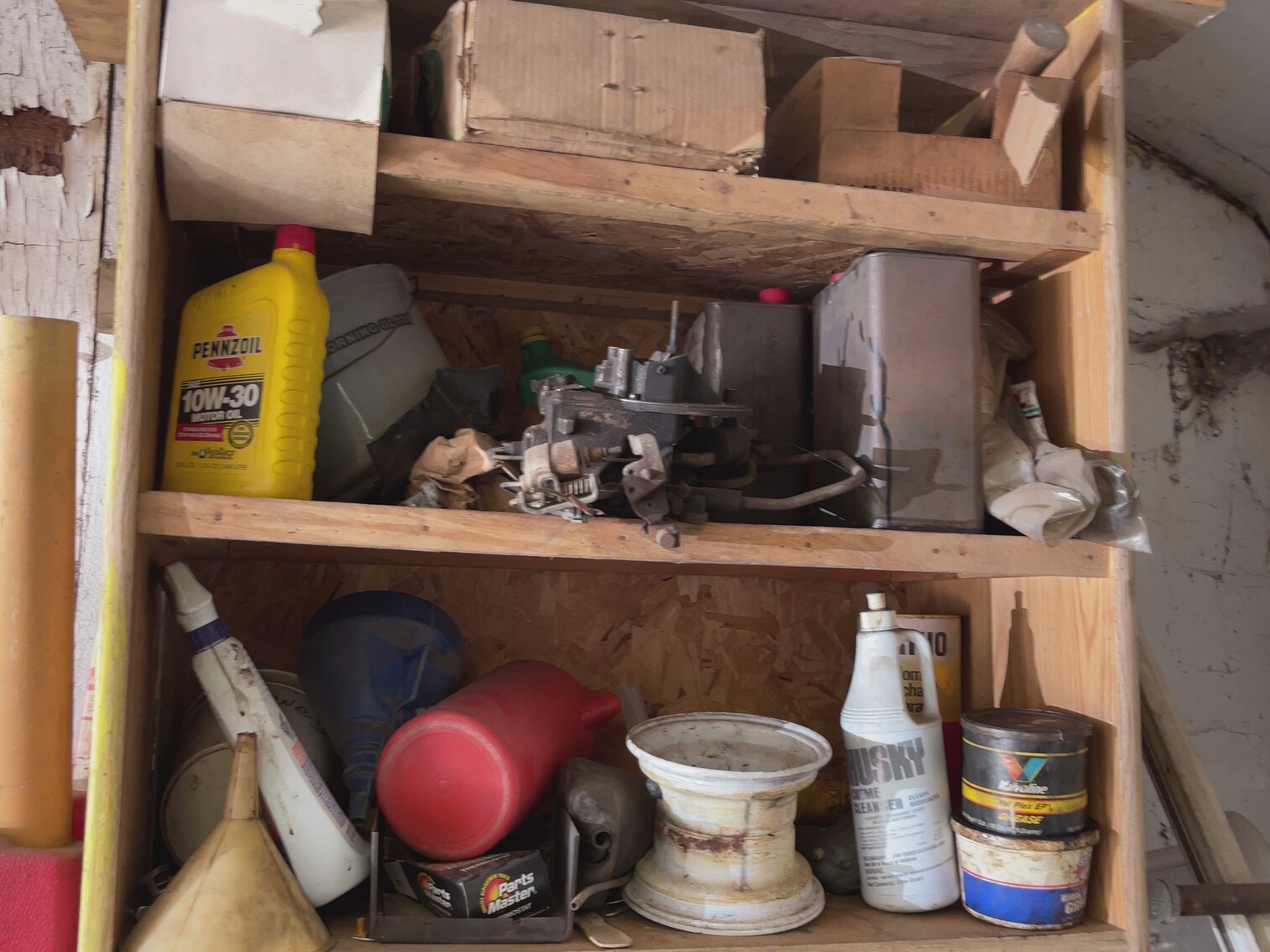 Shelf Contents with Tote