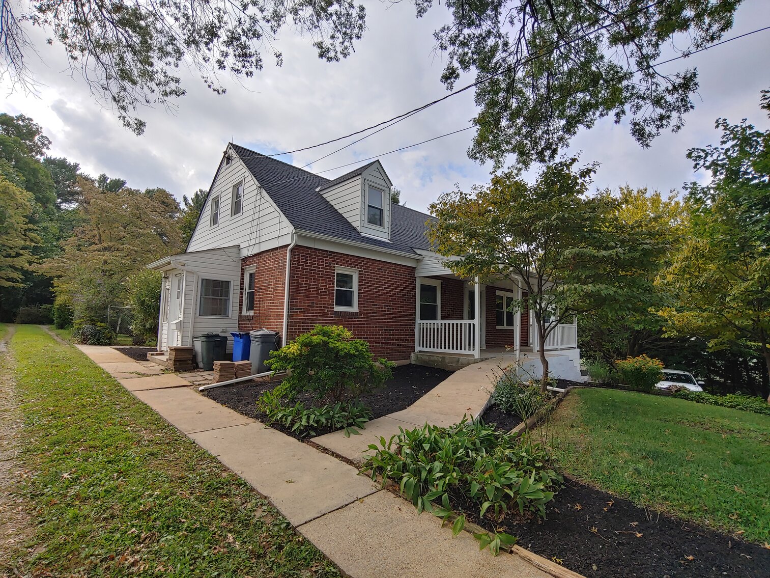 Image for 4 BR, 3 BA BRICK & VINYL SIDED HOME W/ ATT. GARAGE & DET. COMMERCIAL GARAGE W/ OVERSIZED ENTRANCE DOORS ON 0.48+/- ACRES