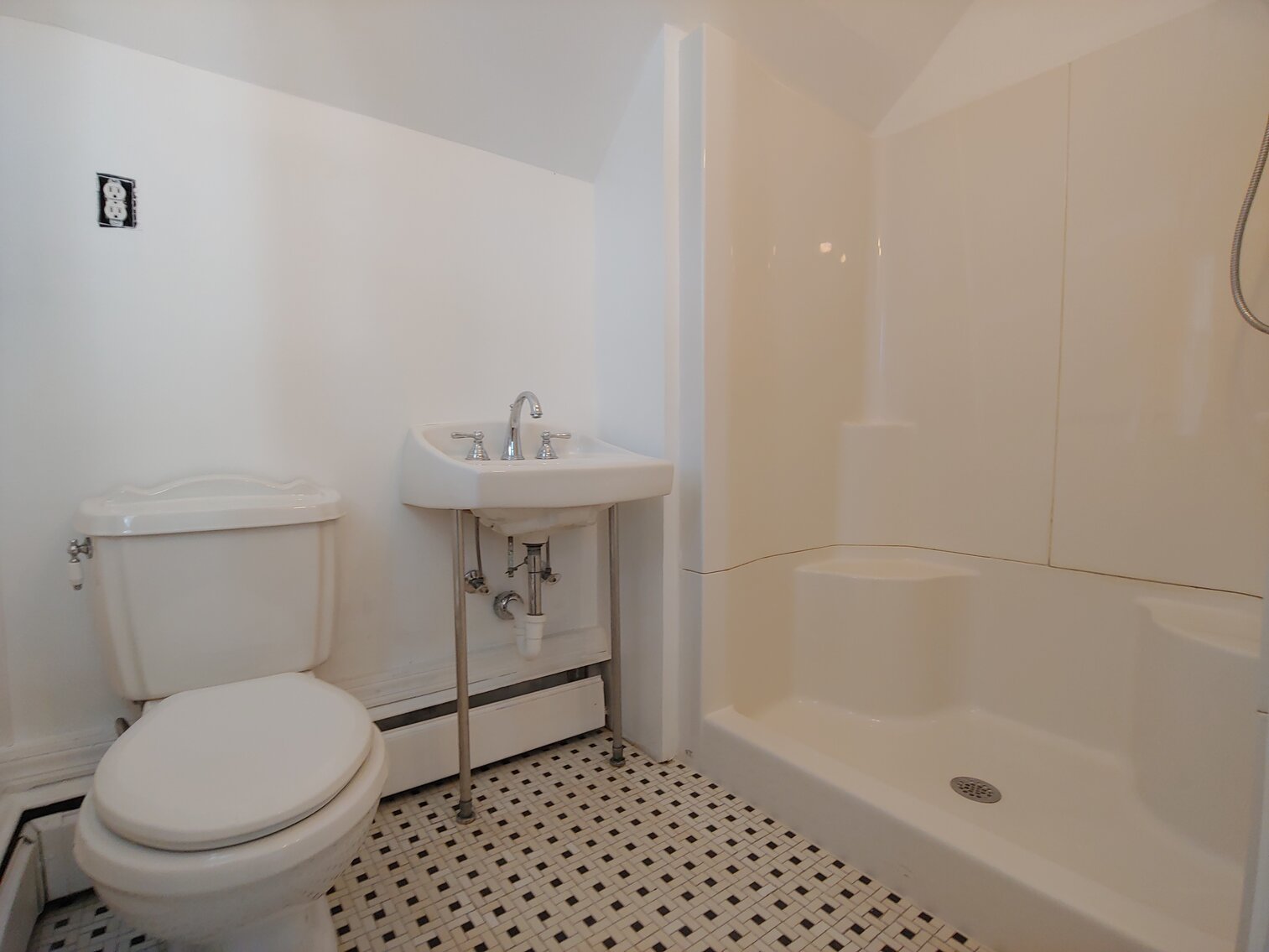 Image for 4 BR, 3 BA BRICK & VINYL SIDED HOME W/ ATT. GARAGE & DET. COMMERCIAL GARAGE W/ OVERSIZED ENTRANCE DOORS ON 0.48+/- ACRES