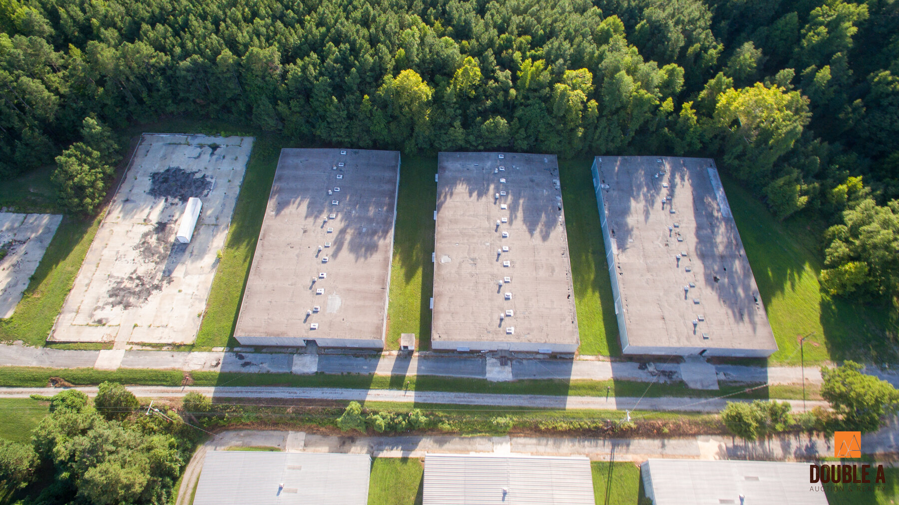 Three Warehouses and Two Pad Sites on 5.73 Acres