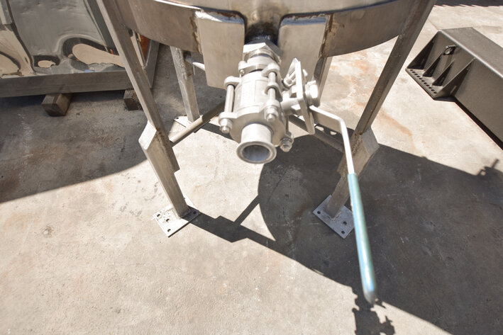 Image for MJK1153 122 Gallon Mixing Tank With Agitator