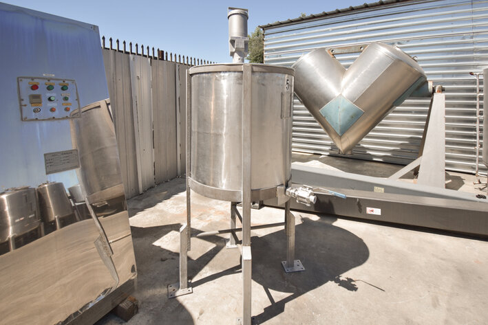 Image for MJK1153 122 Gallon Mixing Tank With Agitator