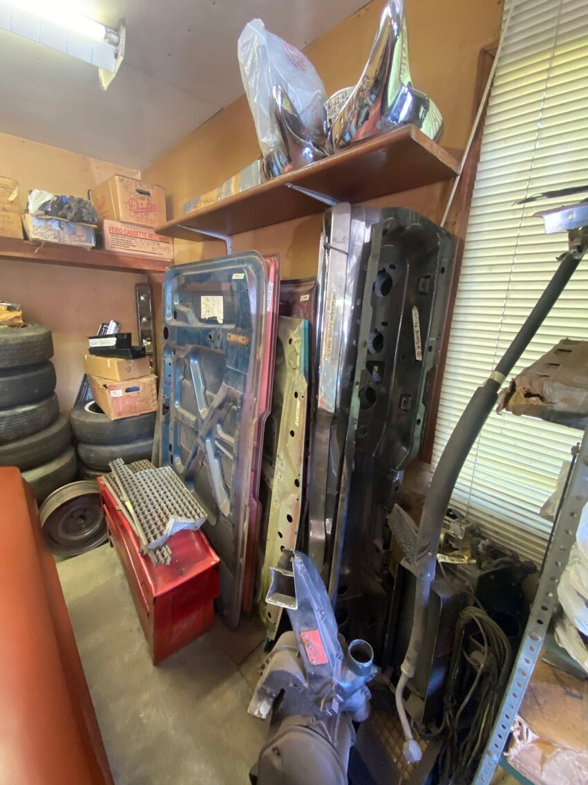 Image for (4) Thunderbirds, Parts, Accessories - All As 1 Bulk Lot (Radford)