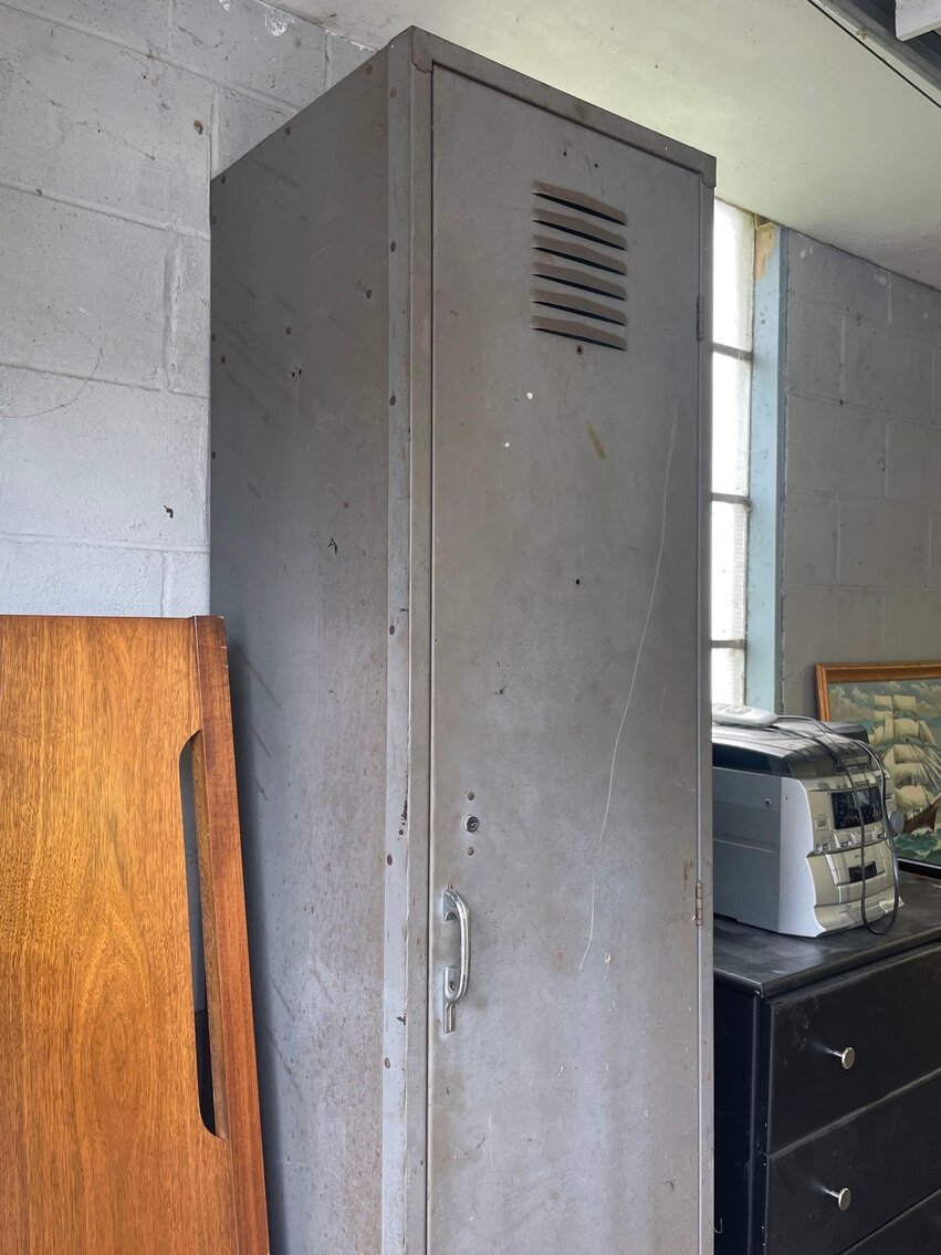 Image for Outdoor Items, Tools, Household, Glass, Lawn Mower, Appliances, Clock Parts/Tools, Toys (Locust)