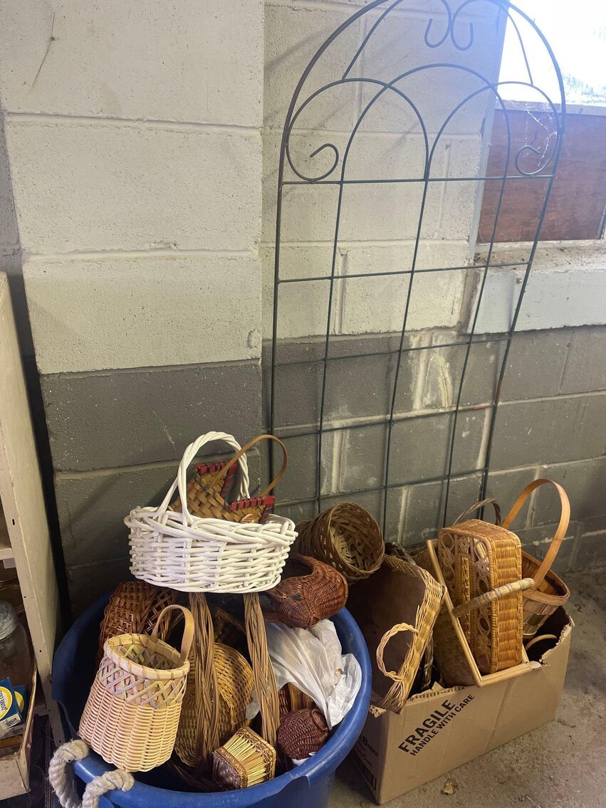 Image for Outdoor Items, Tools, Household, Glass, Lawn Mower, Appliances, Clock Parts/Tools, Toys (Locust)