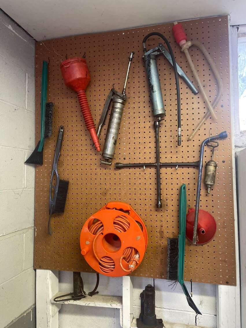 Image for Outdoor Items, Tools, Household, Glass, Lawn Mower, Appliances, Clock Parts/Tools, Toys (Locust)