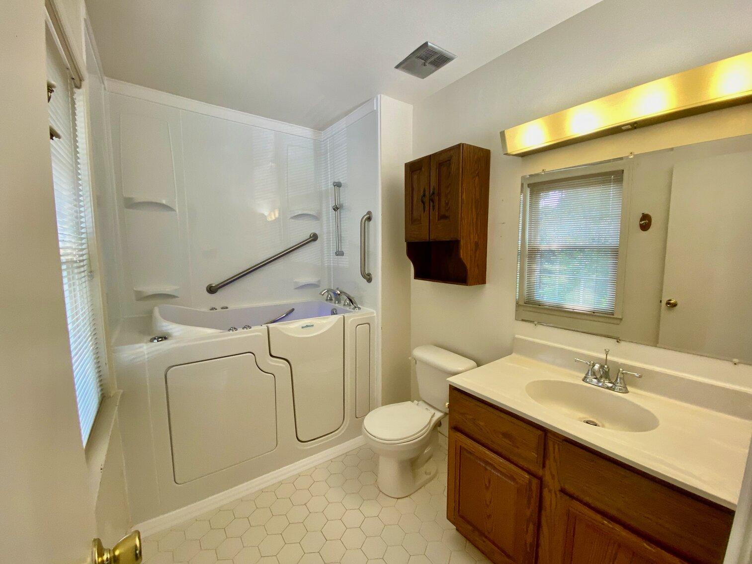 Image for 3 BR/2.5 BA End Unit Townhome Minutes from I-95, 395 & 495 in Fairfax County, VA--SELLING to the HIGHEST BIDDER via ONLINE ONLY BIDDING!!