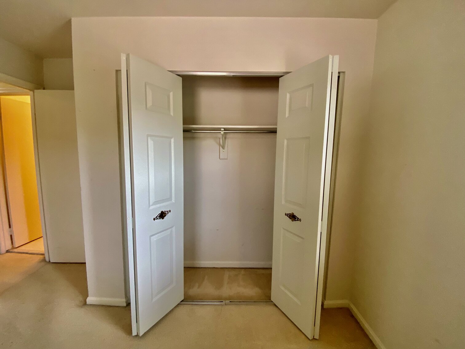 Image for 3 BR/2.5 BA End Unit Townhome Minutes from I-95, 395 & 495 in Fairfax County, VA--SELLING to the HIGHEST BIDDER via ONLINE ONLY BIDDING!!