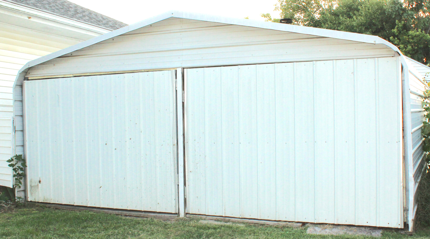 Image for LIVING ESTATE AUCTION